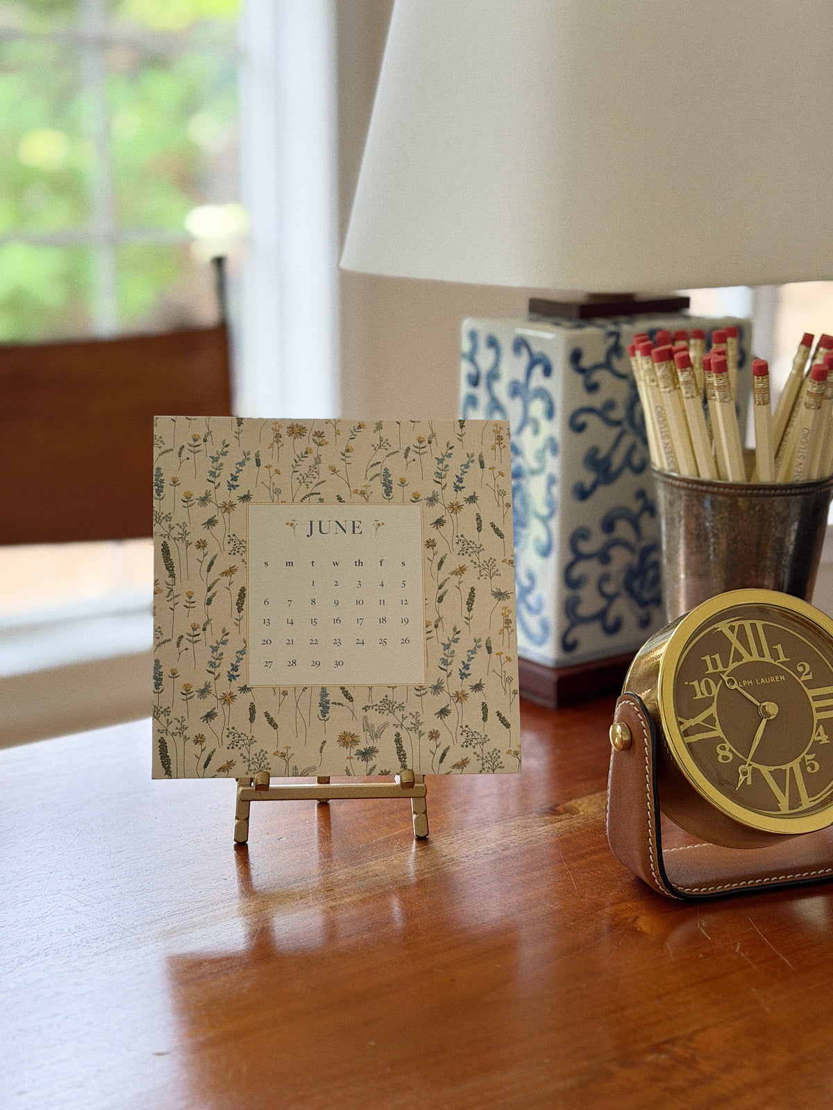 2027 Calendar & Easel Set