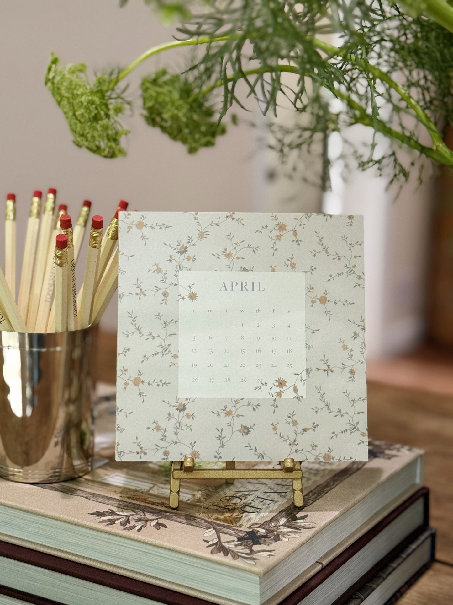 2026 Calendar & Easel Set